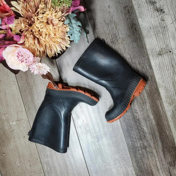 Kids Galoshes Rubber Waterproof Rain Chore Boots Size 6 Little Kid EUC - Picture 9 of 16